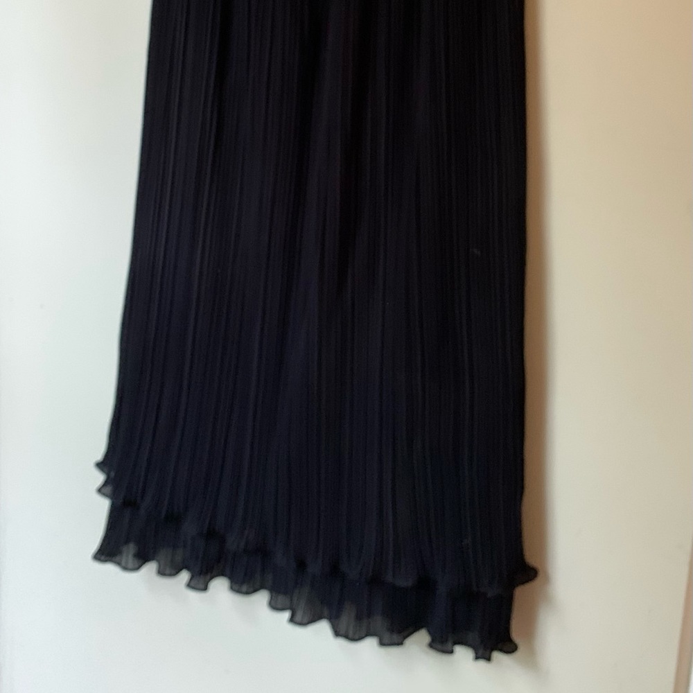 Tea length chiffon crepe skirt.